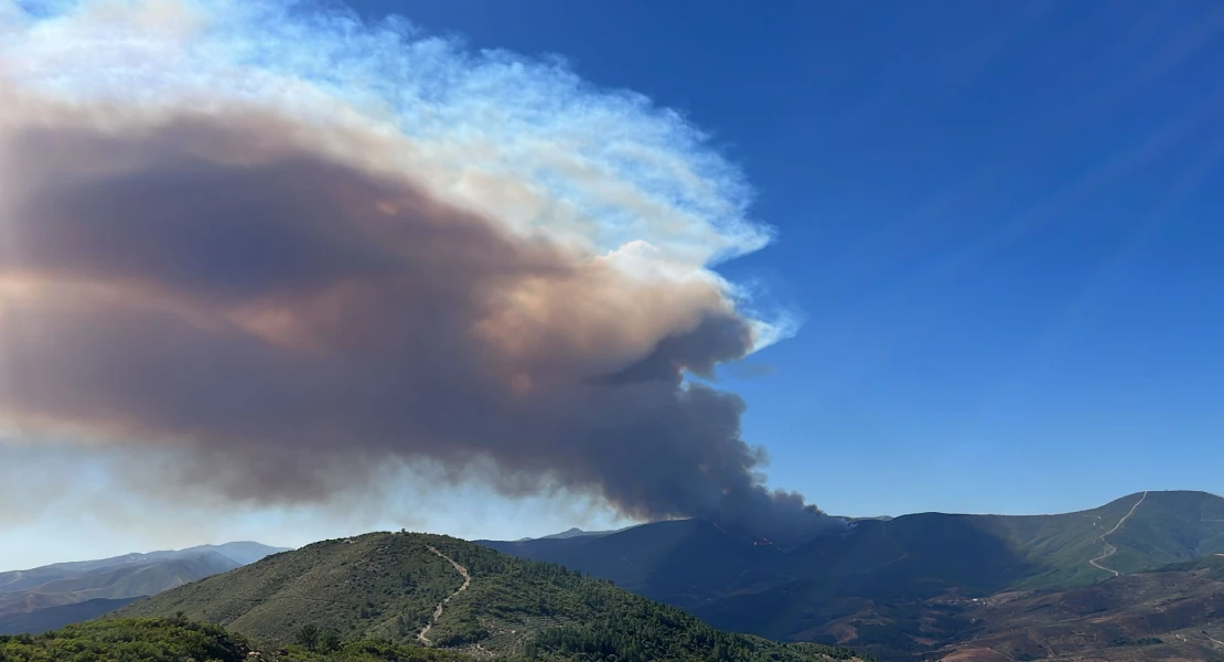 Activan la situación operativa 2 del Plan INFOCAEX por el incendio forestal en Caminomorisco