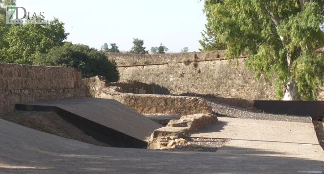 Amigos de Badajoz critica la restauración del Camino Cubierto: "Nada que celebrar"
