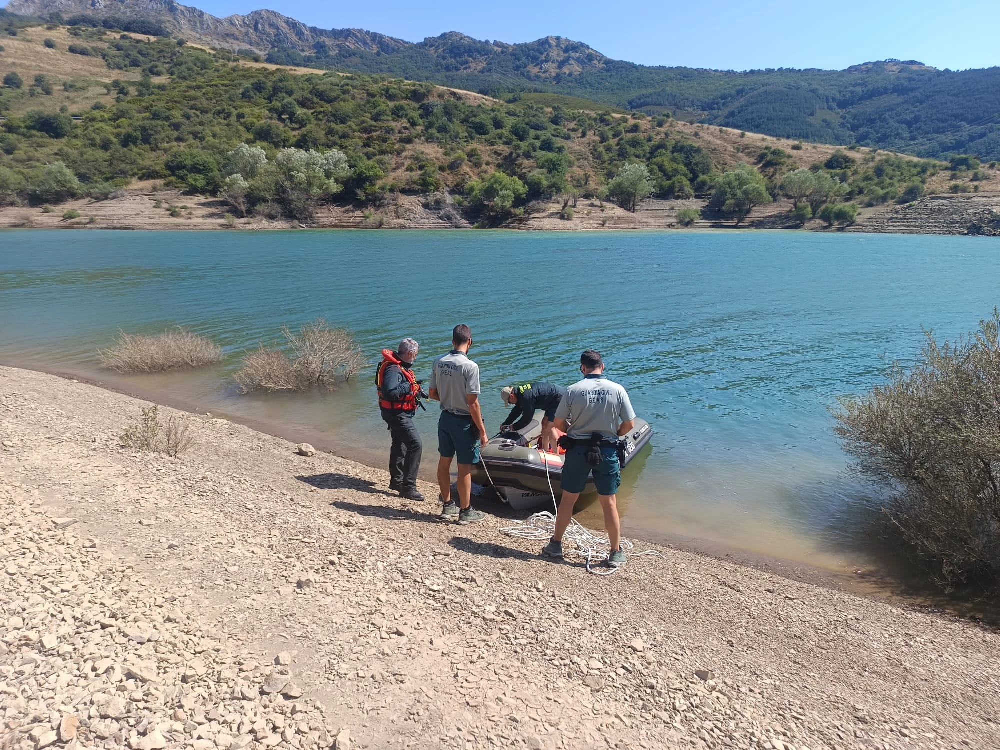 Especialistas del GEAS de Badajoz encuentran un cuerpo sin vida en un embalse
