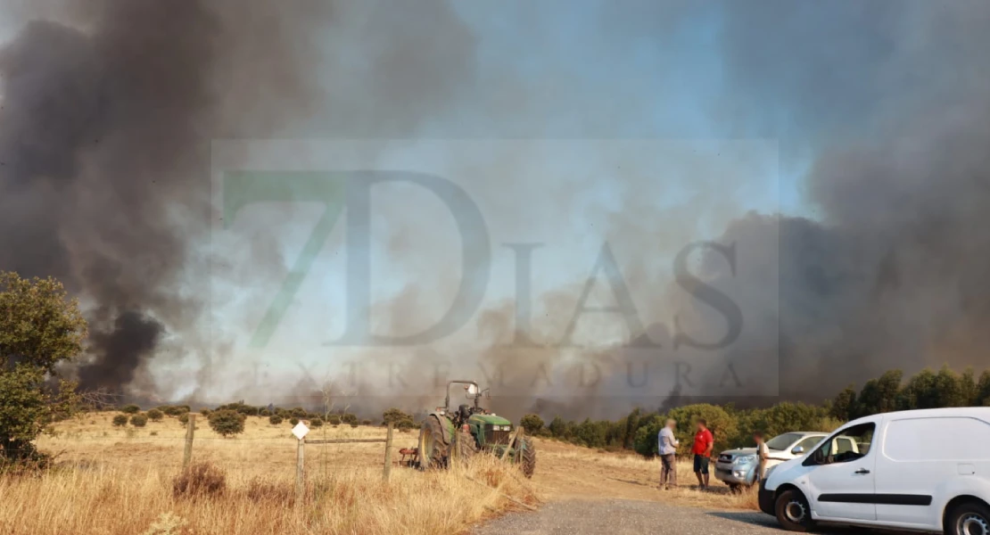 Un incendio de grandes dimensiones cerca de Extremadura arrasa varios pueblos portugueses