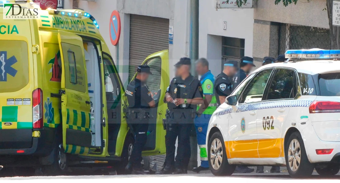 Aparatoso accidente en Badajoz: se empotra contra varios coches en Suerte de Saavedra