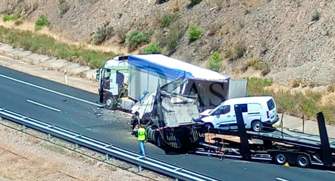 Un accidente entre dos camiones provoca el corte de la A-66 en Extremadura