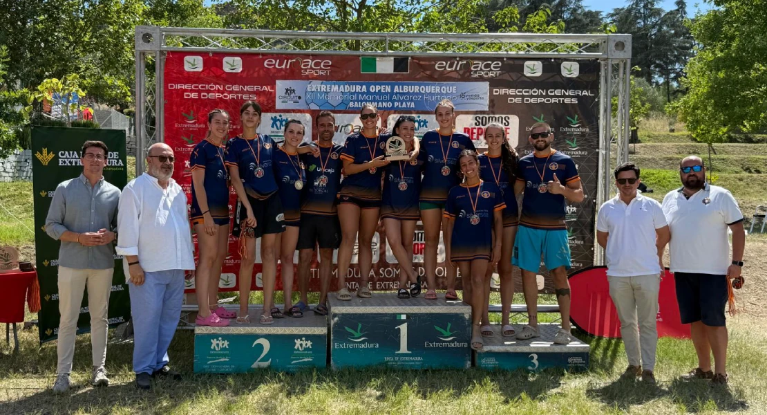 Ley del debutante: Benalmádena y Almería triunfan en el Open Alburquerque de balonmano playa