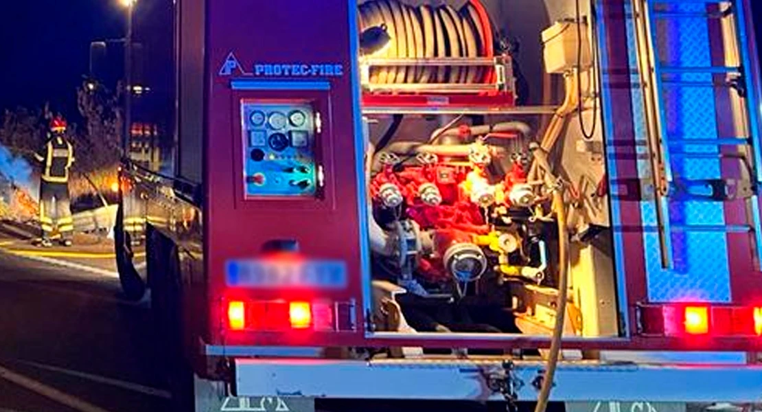 Cortan parte de la N-430 por el incendio de un camión