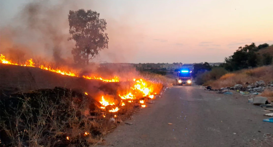 La situación de El Junquillo de Cáceres dificulta las labores del SEPEI en un incendio