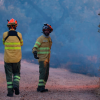 Bomberos del Infoex extinguiendo las llamas del incendio de Tres Arroyos