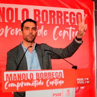 El líder del PSOE de Badajoz asegura que no ha falseado su currículum