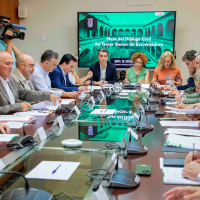 Abel Bautista reafirma el compromiso de la Junta de Extremadura con las políticas sociales