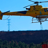 Los medios aéreos del Infoex consiguen sacar de peligro otro incendio en Valdecaballeros