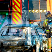Un coche arde en plena marcha en la EX-110 (BA)