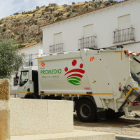 Un nuevo camión refuerza la recogida del papel y cartón en 11 municipios de Badajoz