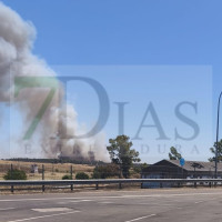 Activan el nivel 1 del Plan Infoex en un incendio en Badajoz