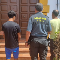 Tienen un accidente cuando huían de la Guardia Civil por Badajoz
