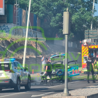 Un vehículo sale ardiendo mientras circulaba en Badajoz