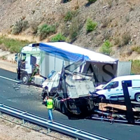 Un accidente entre dos camiones provoca el corte de la A-66 en Extremadura