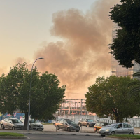 Un incendio junto al Puente Real activa las alarmas en Badajoz