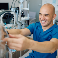 El Hospital de Mérida desarrolla un programa pionero de rotación para ópticos-optometristas