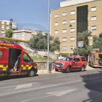 Amplio dispositivo por un incendio en el parking de Menacho