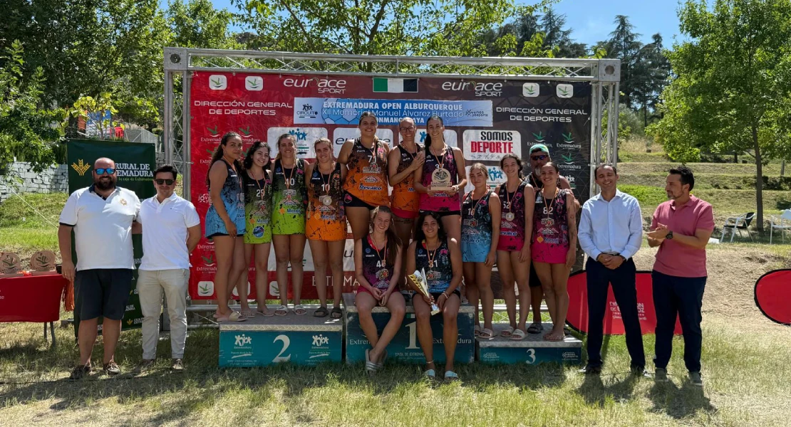 Ley del debutante: Benalmádena y Almería triunfan en el Open Alburquerque de balonmano playa