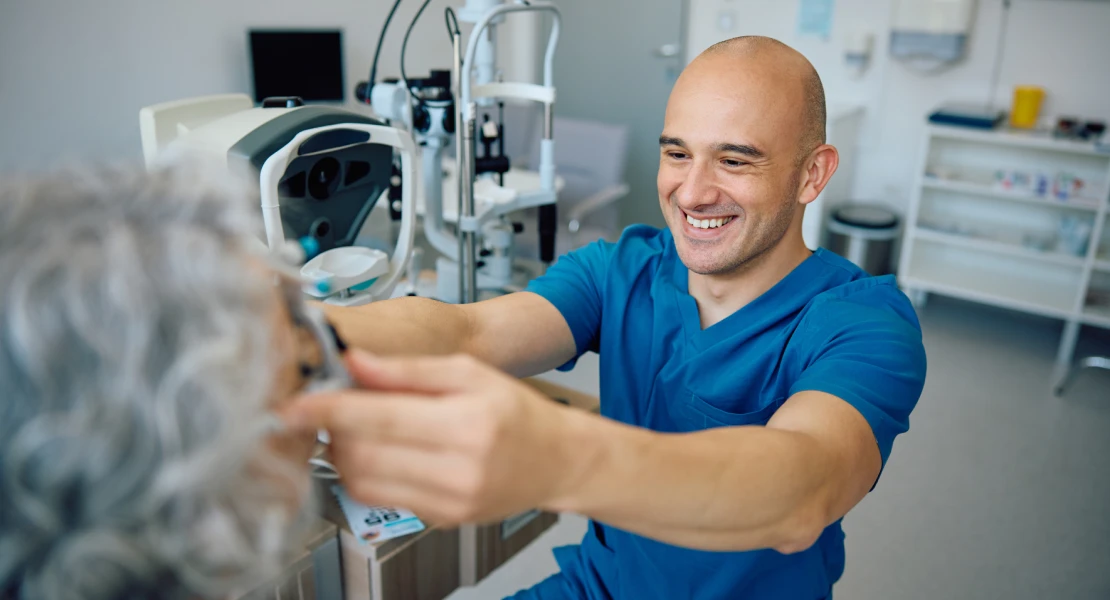 El Hospital de Mérida desarrolla un programa pionero de rotación para ópticos-optometristas