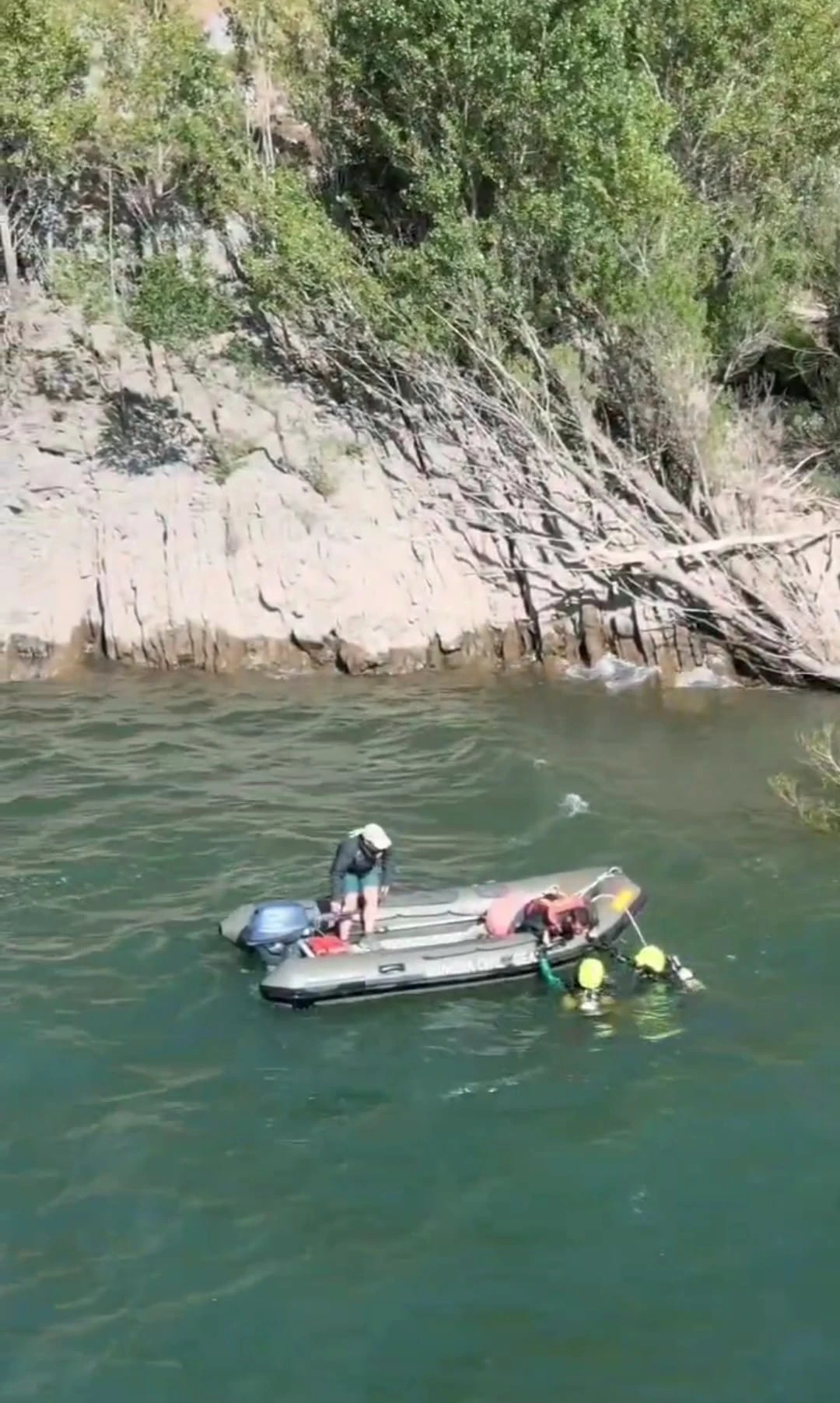 Especialistas del GEAS de Badajoz encuentran un cuerpo sin vida en un embalse