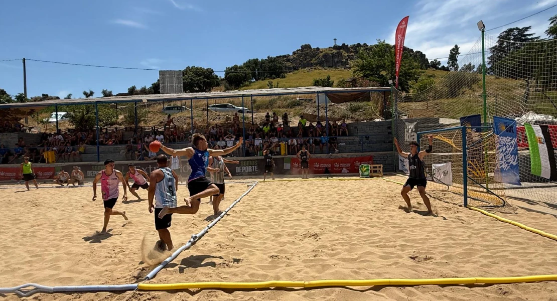 Ley del debutante: Benalmádena y Almería triunfan en el Open Alburquerque de balonmano playa