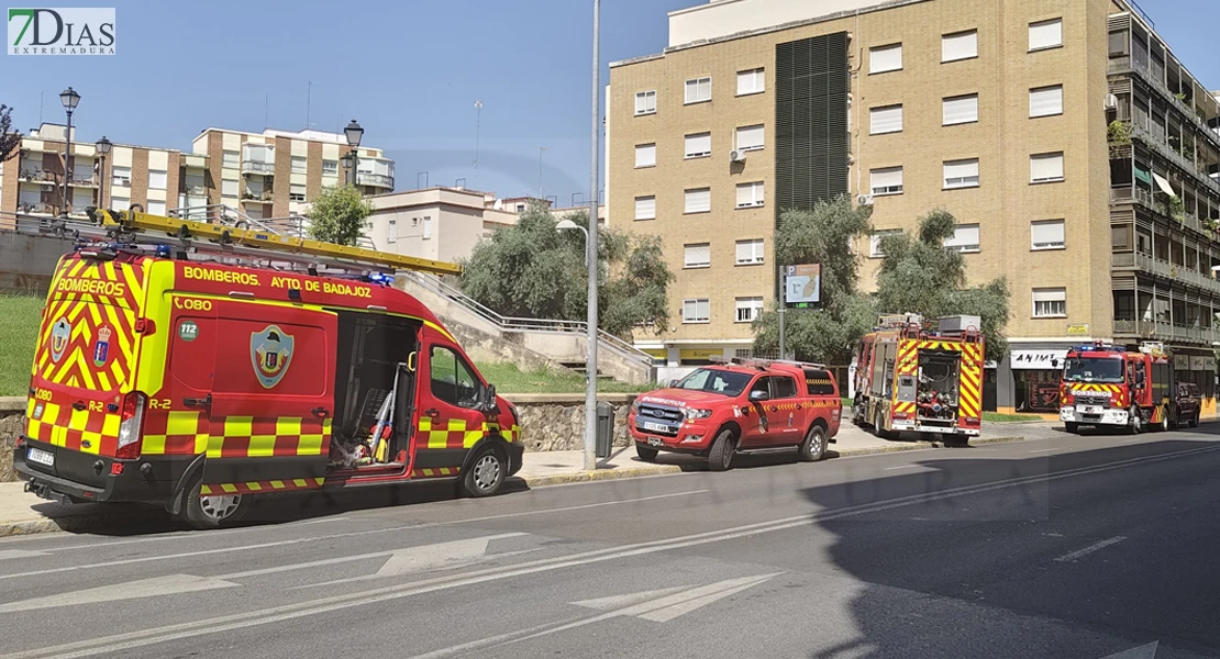 Amplio dispositivo por un incendio en el parking de Menacho