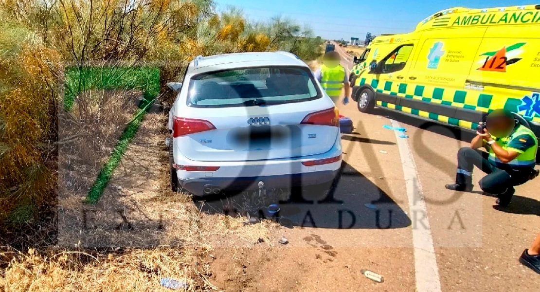 Un accidente en Torremejía entre un Audi y un coche de autoescuela deja varios heridos