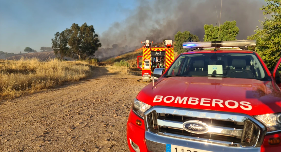 Un incendio en Badajoz llena de pavesas la ciudad