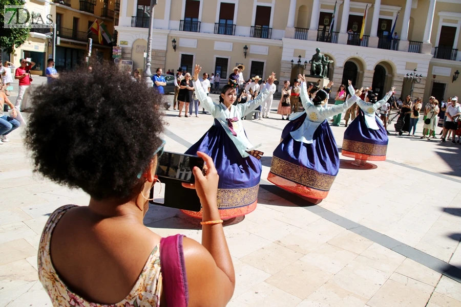 Badajoz se viste de color y cultura gracias al Festival Folklórico de Extremadura Badajoz se viste de color y cultura gracias al Festival Folklórico de Extremadura