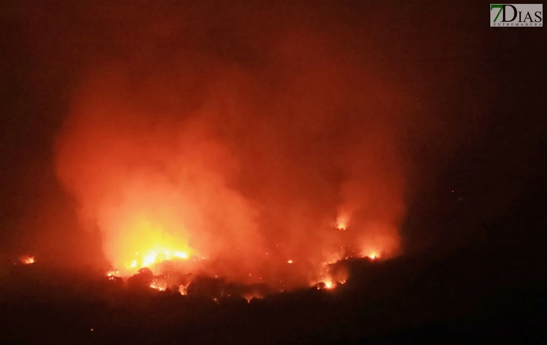 Las imágenes del desalojo por el incendio de Jarilla en Extremadura