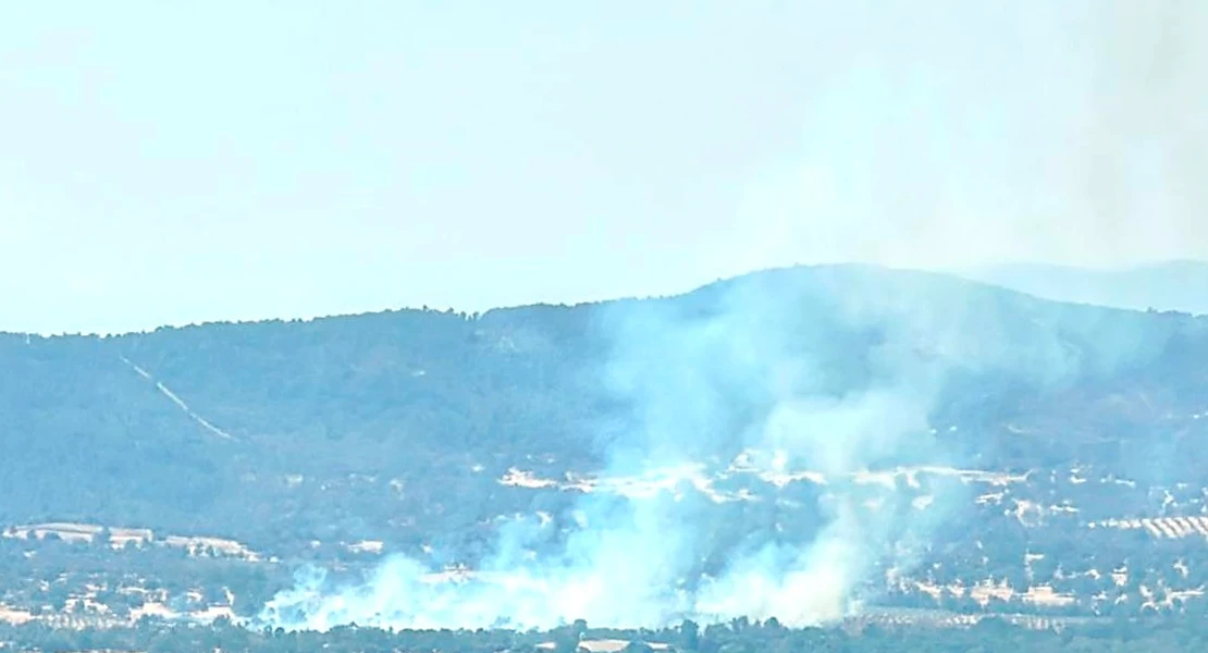 Operativo de emergencia en Cilleros para contener un fuego declarado al mediodía