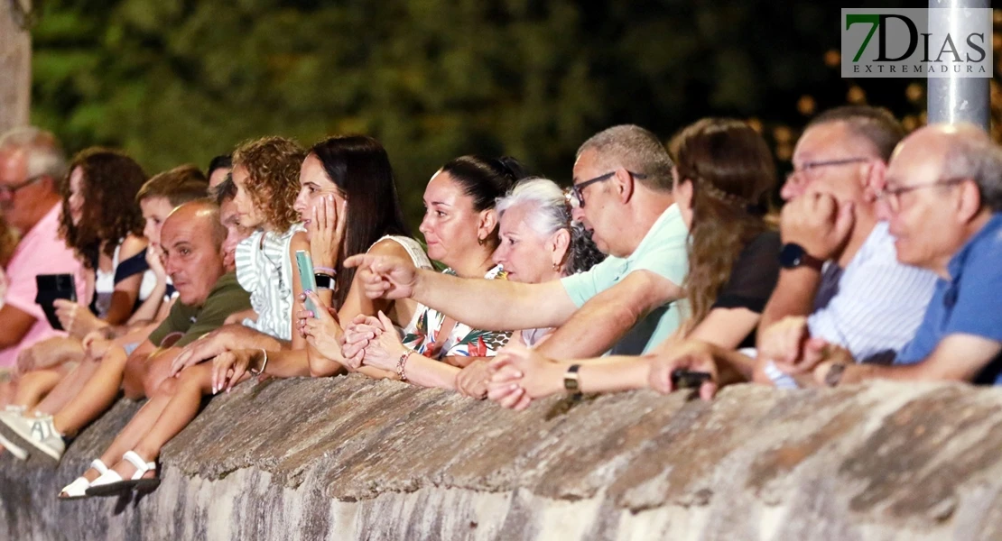 Éxito en las calles de Barcarrota: actores, cantantes y multitud de público en la XI Visita Guiada Nocturna