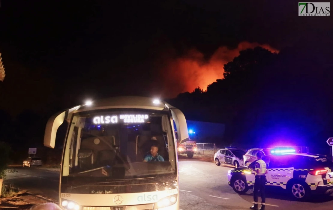 Las imágenes del desalojo por el incendio de Jarilla en Extremadura
