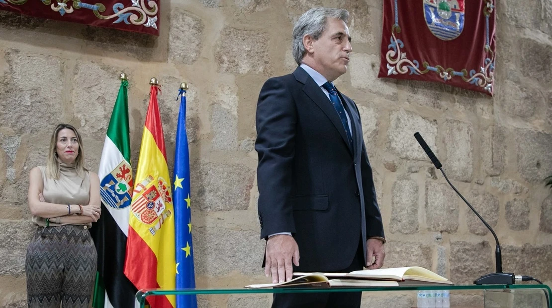 Un consejero de la Junta dimite tras ser acusado de falsear su currículum