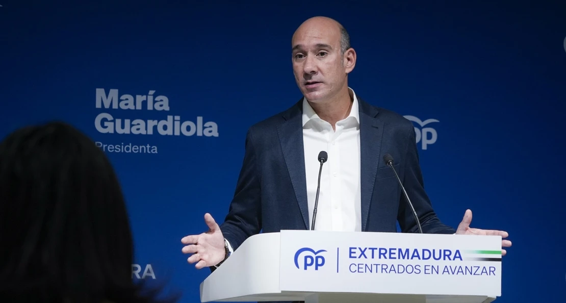 PP: “La única solución a los problemas del PSOE con sus C.V. es presentar los títulos o la dimisión”