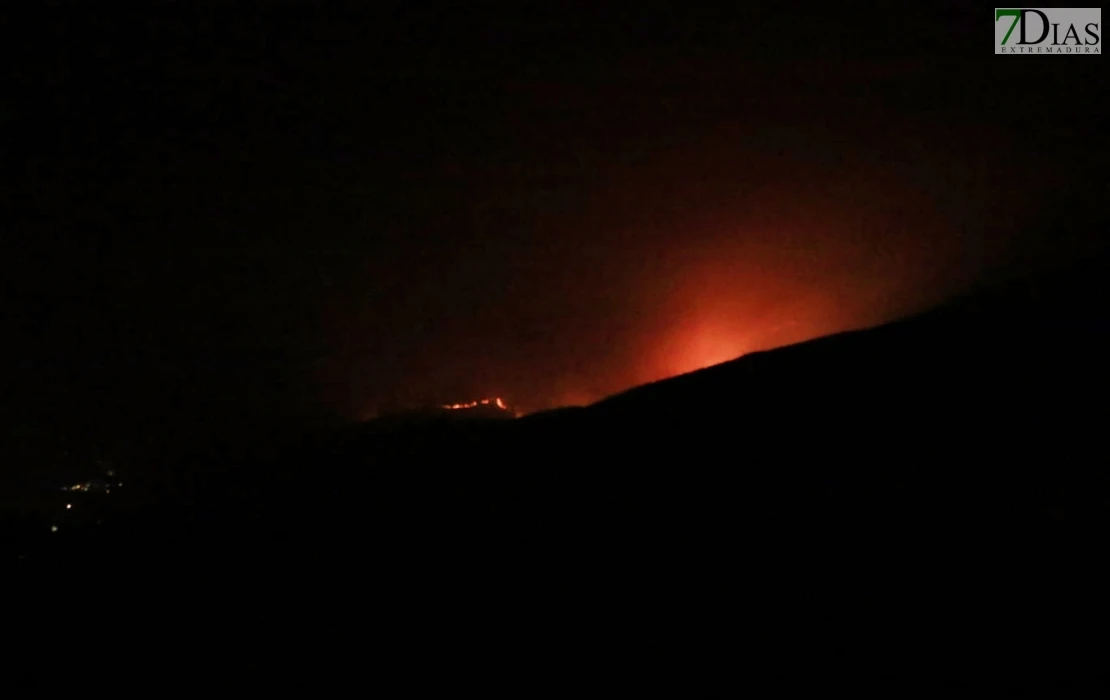 El incendio entra en Castilla y León: preocupan dos pueblos extremeños