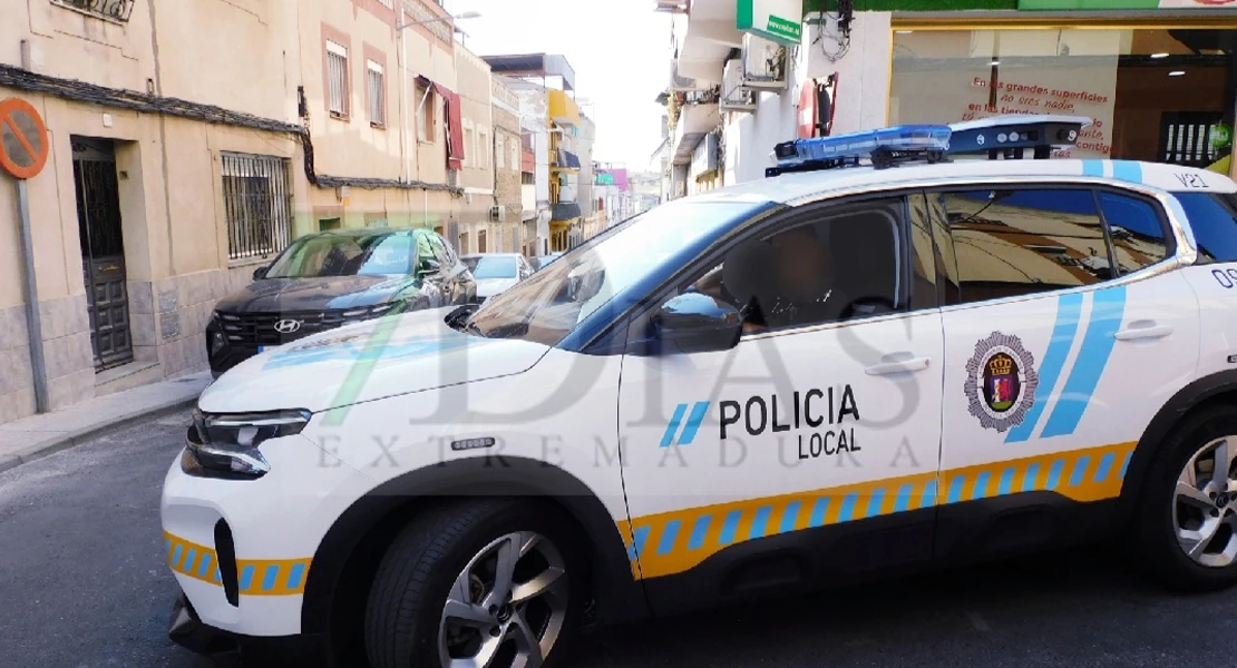 Un incendio de vivienda alerta a los vecinos de Antonio Domínguez en Badajoz