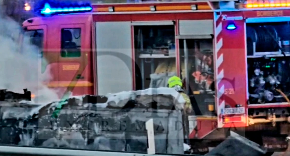 El incendio de una furgoneta provoca un incendio forestal en la provincia de Cáceres