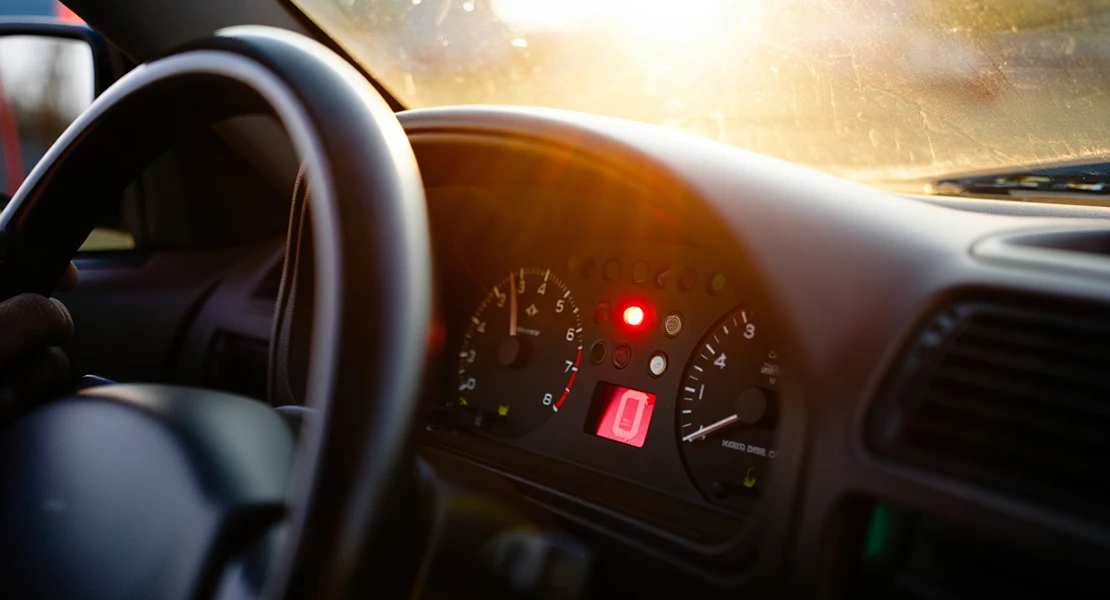 ¿Qué significan las luces del tablero? Claves para entender las señales de tu coche