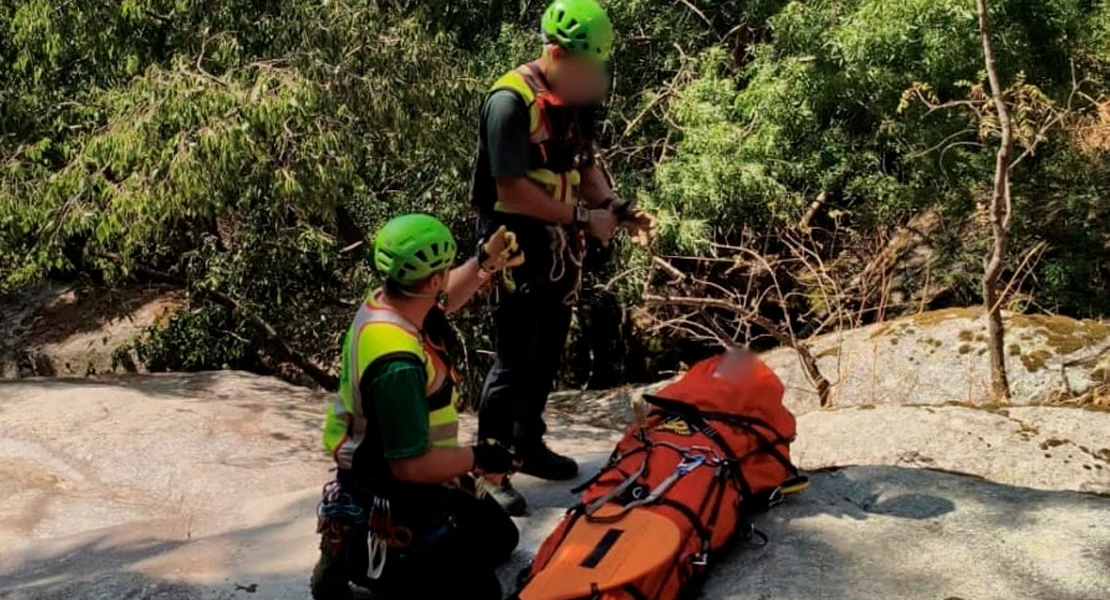Rescatado en helicóptero un joven con fracturas tras caer en una garganta extremeña