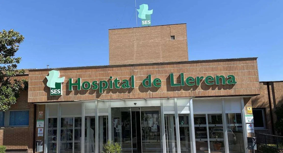 Herido grave un hombre al caer de una cubierta en Llerena