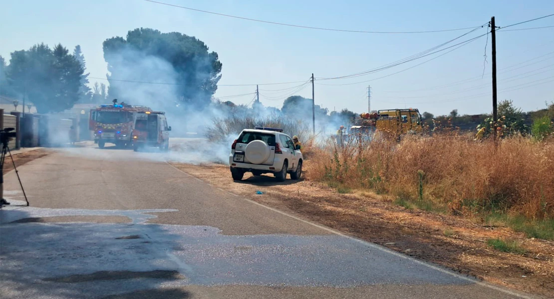 Evacúan a vecinos de Badajoz por el incendio