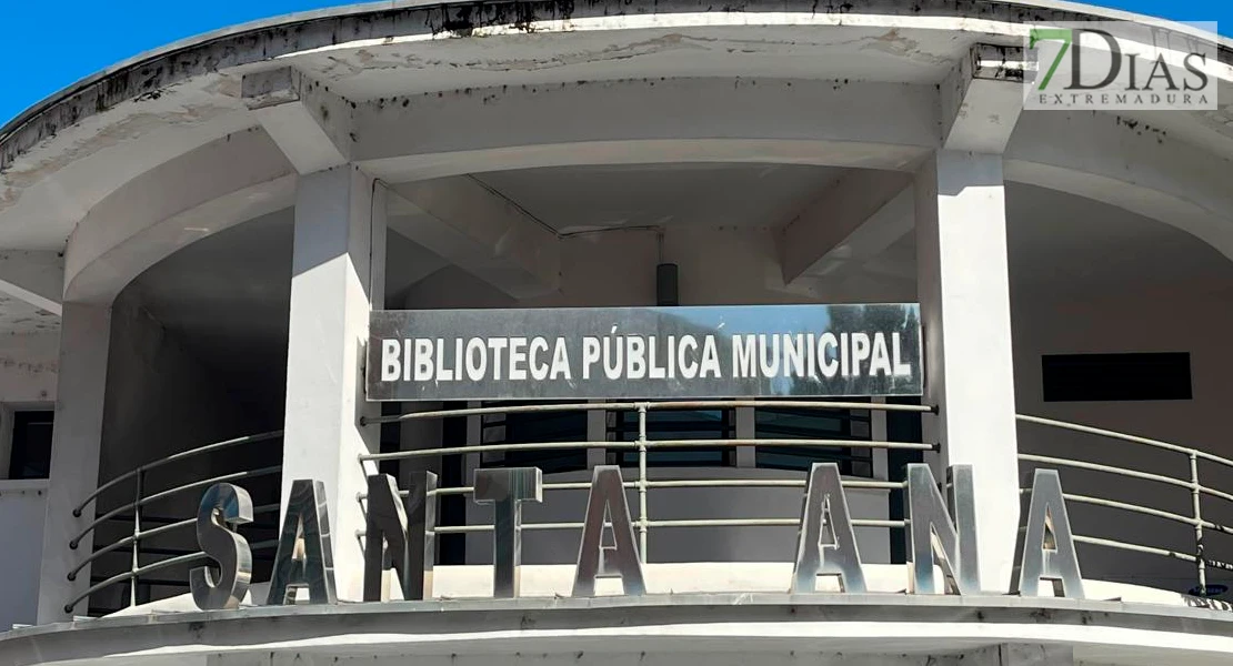 Opositores denuncian el cierre de bibliotecas por las tardes en Badajoz: "Nosotros no tenemos vacaciones"