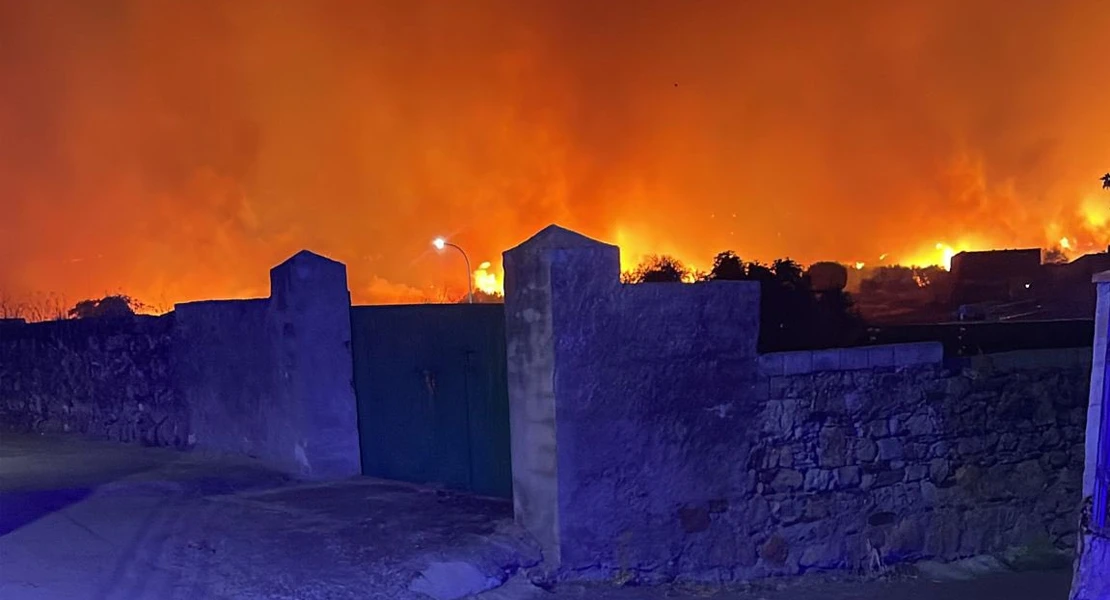 Vecinos evacuados por el incendio en Extremadura y Castilla-La Mancha
