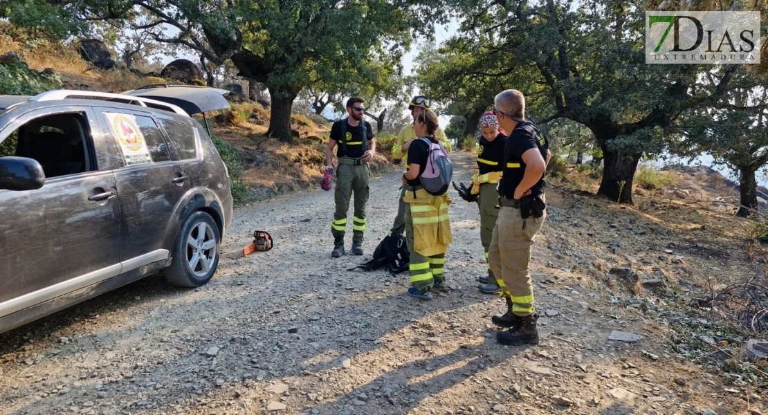 Solidaridad en el norte de Extremadura: bomberos forestales ayudan en las zonas afectadas por el incendio de Jarilla