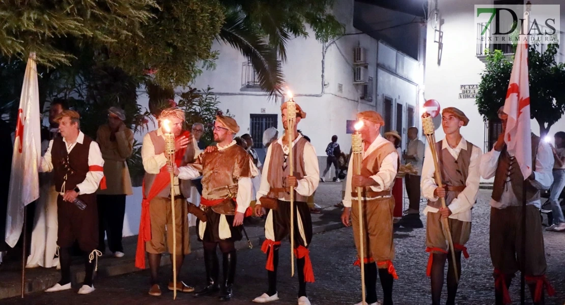 Éxito en las calles de Barcarrota: actores, cantantes y multitud de público en la XI Visita Guiada Nocturna