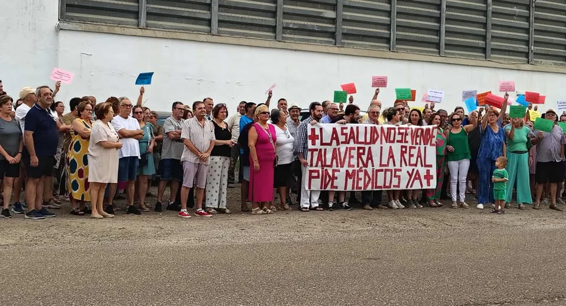 Manifestación en Talavera la Real para exigir más médicos: "Ponen en riesgo nuestra vida"