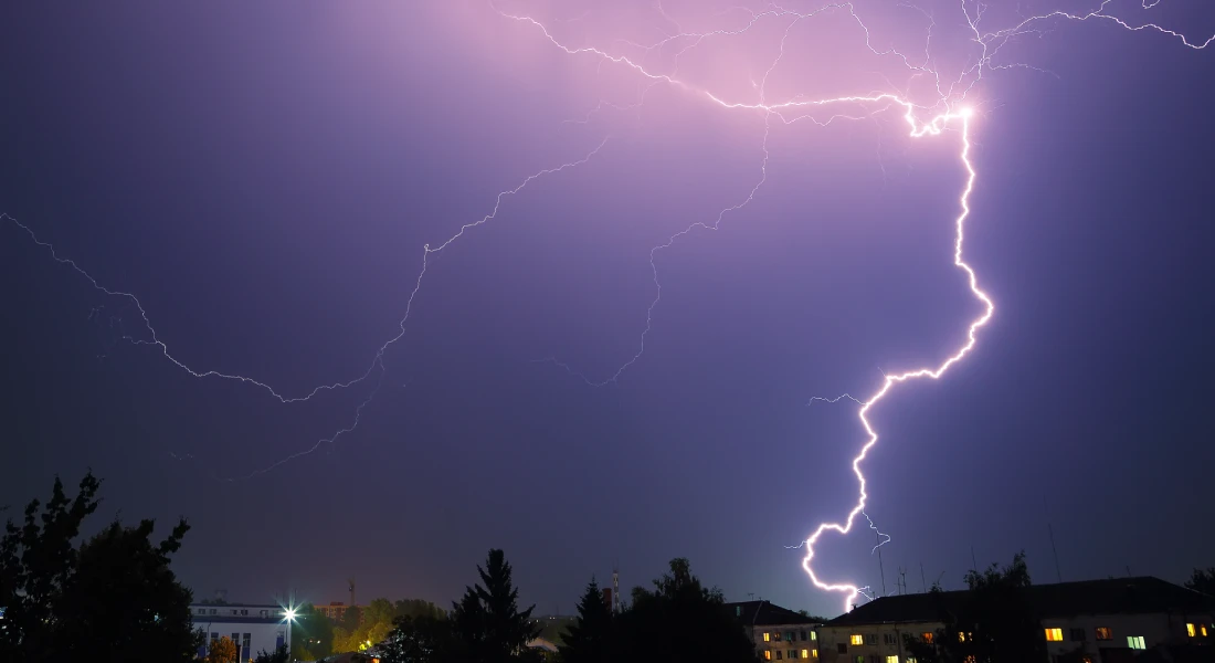 La caída de un rayo durante la tormenta en Badajoz apaga varios barrios