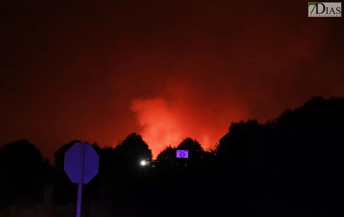 Las imágenes del desalojo por el incendio de Jarilla en Extremadura